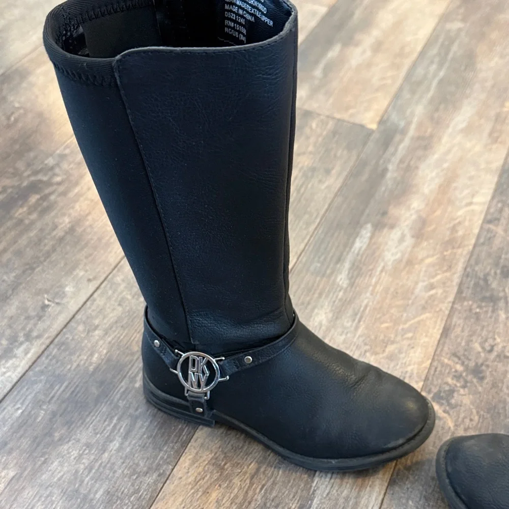 DKNY Black Kids Boots - Picture 6 of 10